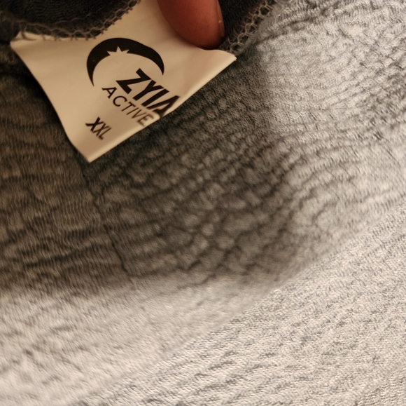 Zyia Gray Textured Hoodie - Picture 3 of 3